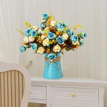 Kunstlik roos flower arrangement keskpunkt, mille sinine vaas keraamiline home decor
