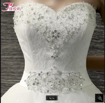 2020. aastaks tasuta kohaletoimetamine valge pits ball kleit pulm kleit helmestus kristallid olkaimeton kihiline ametlik pruudi hommikumantlid Rüü de mariage