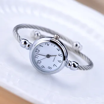 Lihtne hõbe naiste kellad elegantne väike käevõru naiste kell 2018 BGG moebränd roman dial retro daamid käekellad kingitus
