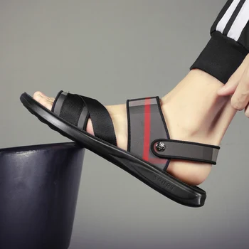Sandaalid Meestele 2021 Trendid Suvel Väljas Vaba aja Non-slip Beach Luxury Sandal Kõrge Kvaliteediga Pehme Ainus Dual-purpose Sandal