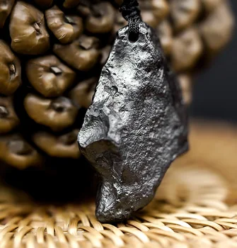 Meteoriit protolith looduslik raud silicide ripats kosmiline meteoriit energia Kaelakee mees meteoriit astroloogia proov ja kuju