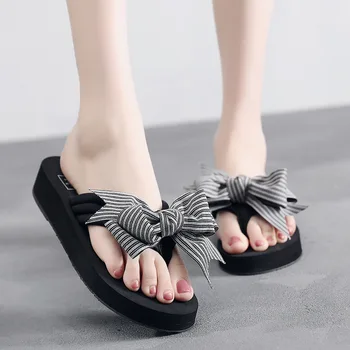 Flip-flops, millel on paks tald ja mitte-libisemine flip-flops on kuum puhkus sussid naistele 2021