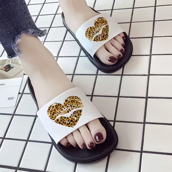 Südame-kujuline Leopard trükitud Graafiline korea Fashion Harajuku Daam kingad 2021 Uus Suvine Naiste Slaid Sandaalid Sussid