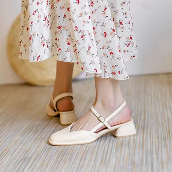 Sandaalid kontsad, keset suve, tühja Baotou, madalad suu haldjas Mary Jane, lihtne paksud kontsad.2021 naiste sandaalid