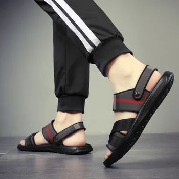 Sandaalid Meestele 2021 Trendid Suvel Väljas Vaba aja Non-slip Beach Luxury Sandal Kõrge Kvaliteediga Pehme Ainus Dual-purpose Sandal